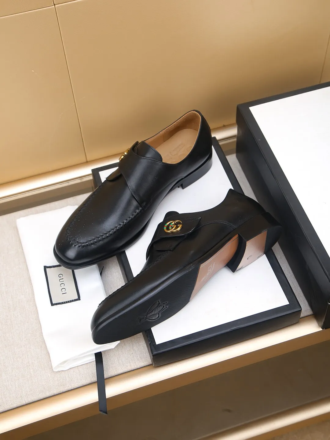 Men's men's shoes 💰460 🆘【GUCCI】Gucci ·🐂里· Hot-selling beanie shoes, top brand luxury, top quality, latest fashion beanie shoes.. The upper is made of original high mercerized smooth cow suede. (Full top layer water-dyed 🐂 leather and lining). The original stylish and stylish soft rubber wear-resistant and non-slip outsole is light and comfortable on the foot, available in 2 colors! Matching code: 39-44 (customized at 38.45.46.47)